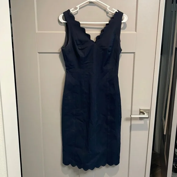 Beautiful navy scallop dress - Banana Republic